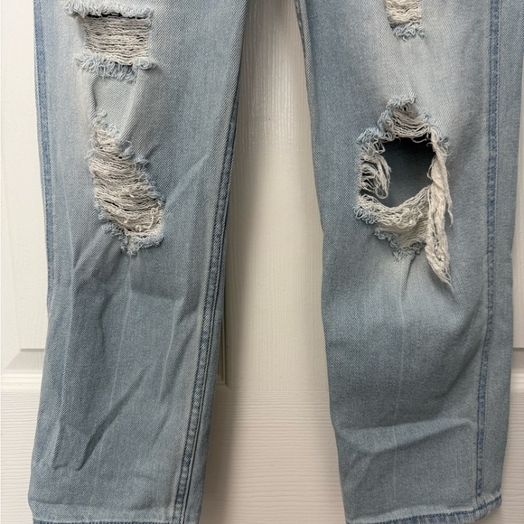 Hollister Women’s Ultra High-Rise Mom Distressed Vintage Stretch Jeans Size 26 - Picture 3 of 12